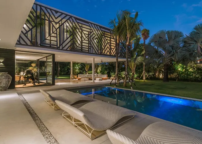 Bull House Amazing 6 Bedrooms Contemporary In Villa Seminyak (Bali)