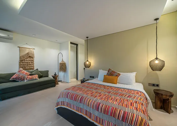 Bull House Amazing 6 Bedrooms Contemporary In Villa
