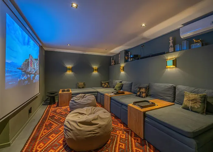 Villa Bull House Amazing 6 Bedrooms Contemporary In