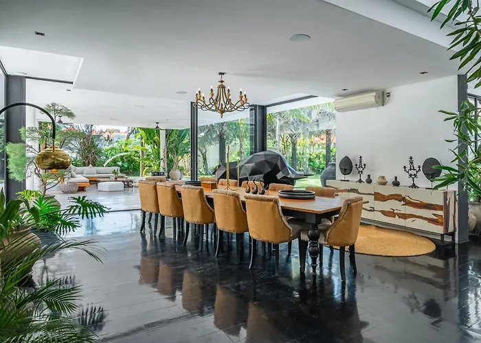 Bull House Amazing 6 Bedrooms Contemporary In Villa Seminyak (Bali)