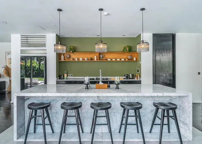 Bull House Amazing 6 Bedrooms Contemporary In Villa Seminyak (Bali)