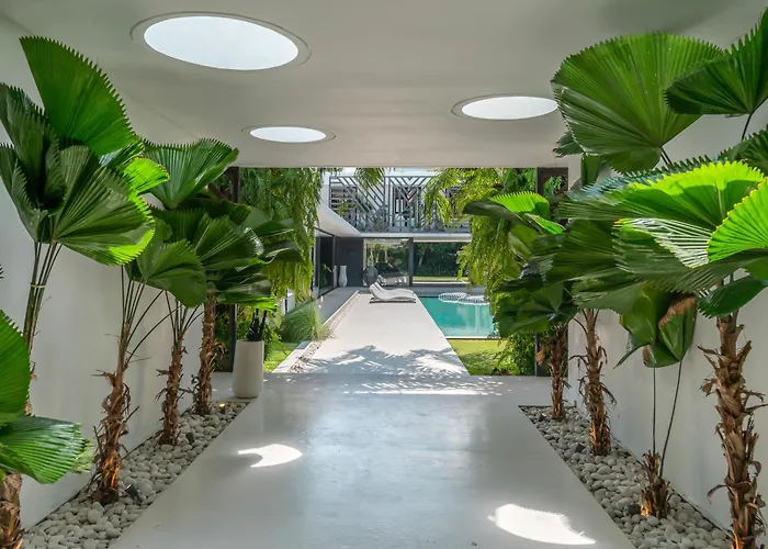 Bull House Amazing 6 Bedrooms Contemporary In Seminyak (Bali)