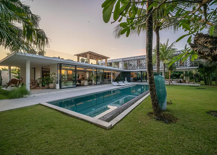 Bull House Amazing 6 Bedrooms Contemporary In Villa Seminyak (Bali)