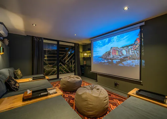 Bull House Amazing 6 Bedrooms Contemporary In Villa