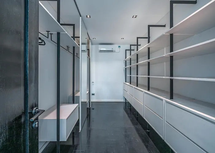 Villa Bull House Amazing 6 Bedrooms Contemporary In *