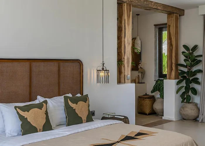 Bull House Amazing 6 Bedrooms Contemporary In * Seminyak