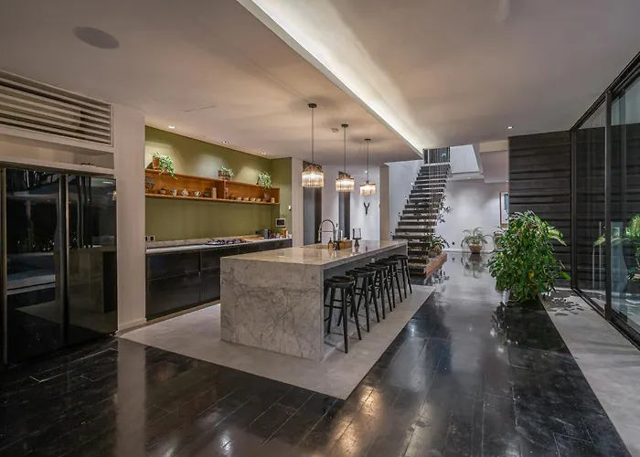 Bull House Amazing 6 Bedrooms Contemporary In Villa *