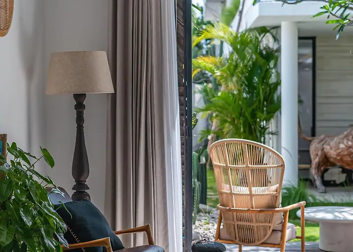 Bull House Amazing 6 Bedrooms Contemporary In * Seminyak (Bali)