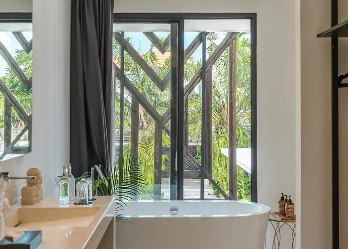 Bull House Amazing 6 Bedrooms Contemporary In Villa Seminyak (Bali)