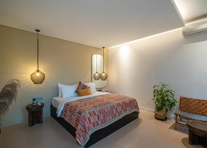 Bull House Amazing 6 Bedrooms Contemporary In