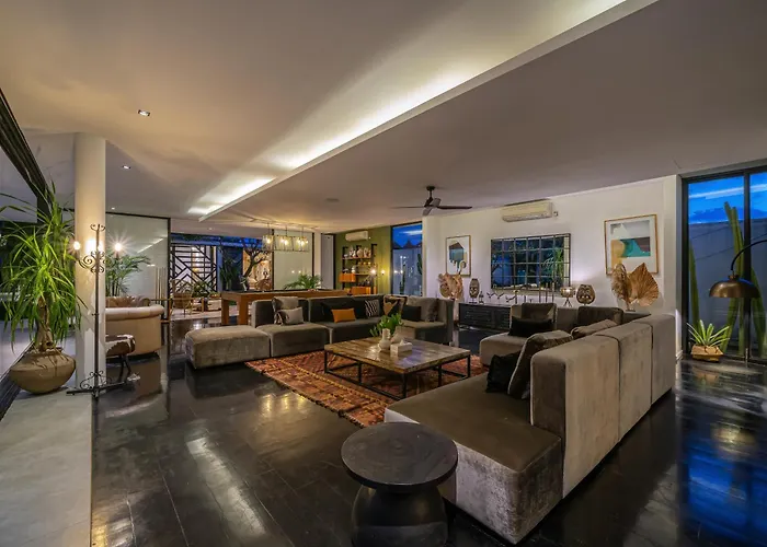 Bull House Amazing 6 Bedrooms Contemporary In Villa Seminyak (Bali)