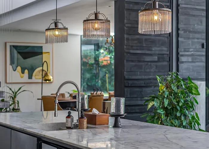 Bull House Amazing 6 Bedrooms Contemporary In * Seminyak (Bali)