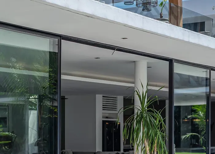 Bull House Amazing 6 Bedrooms Contemporary In Villa *