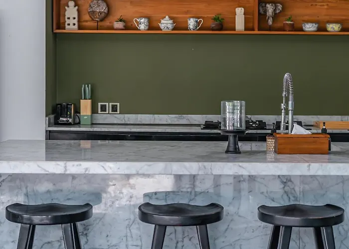 Bull House Amazing 6 Bedrooms Contemporary In Seminyak (Bali)