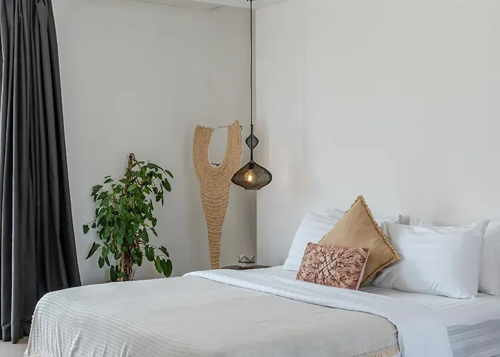 Bull House Amazing 6 Bedrooms Contemporary In * Seminyak (Bali)