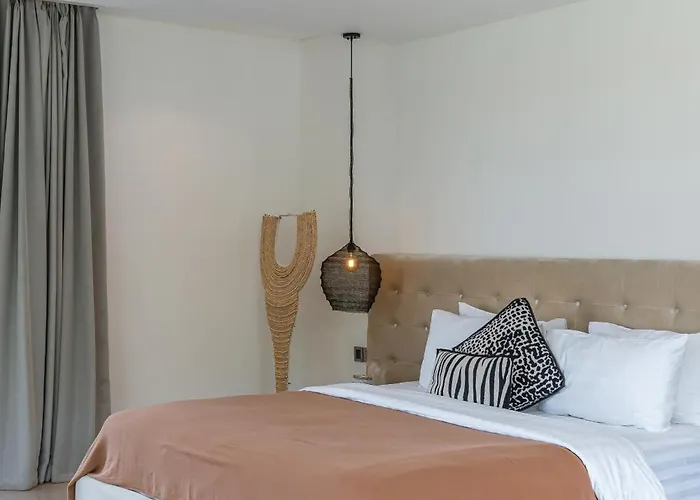 Villa Bull House Amazing 6 Bedrooms Contemporary In