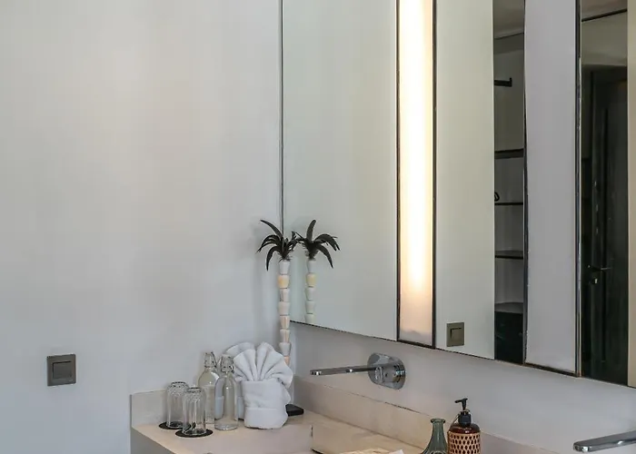 Bull House Amazing 6 Bedrooms Contemporary In Seminyak (Bali)